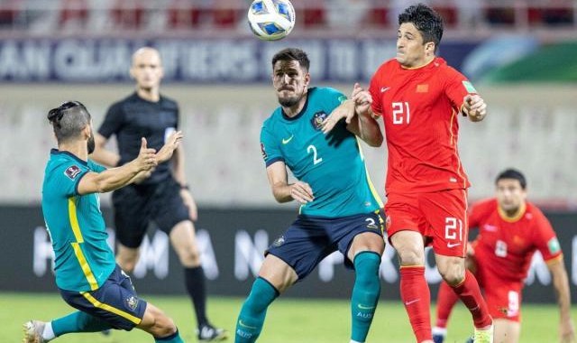 yunkai官网-洛国富下场对阵日本将停赛 吴曦等六名球员存隐患