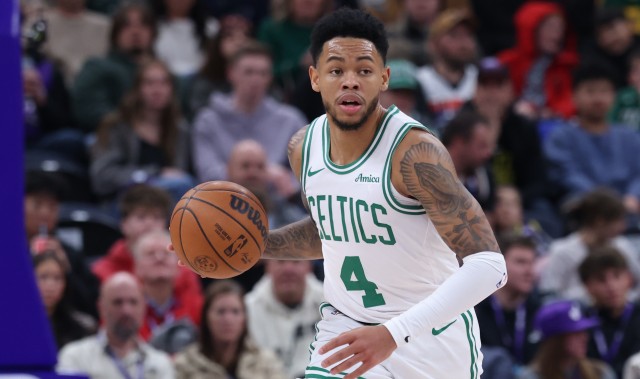 yunkai体育-杰伦·布朗：这是安芬尼·西蒙斯本赛季最佳表现之一 无可挑剔