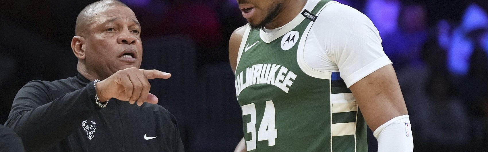 雄鹿过去4场分别输29、23、27、18分 四场合计输97分创队史纪录