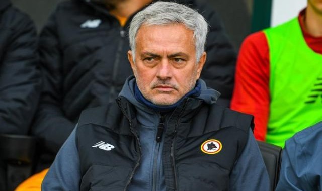 罗马实验新阵型失败 穆里尼奥再陷争议判罚怪圈