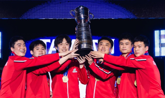 云开体育-10胜0负夺冠+MVP！国乒26岁第一巨头吃蛋糕庆生：王皓打造新真核