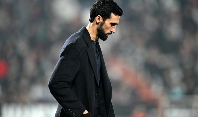 开云体育下载官网-皇马崩盘？3天丢2冠+仓促解雇阿隆索！名宿批老佛爷：问题在球员