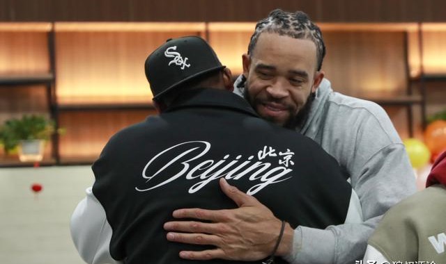 北京男篮官方：全队对麦基的到来表示欢迎 也向马帝昂致以诚挚感谢