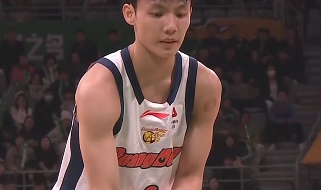 yunkai官网-广东3消息！徐杰自曝伤情未愈，朱芳雨引援生变，崔永熙复出推迟