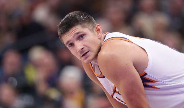 云开官网-没有奇迹！太阳最后2秒后场发长传 阿伦翻身绝平三分没能命中